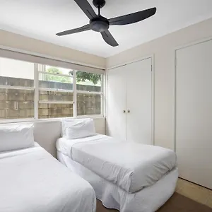 Holiday home Luxury & Poolside Bliss Near, Noosa Heads